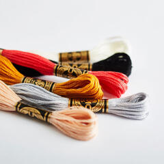 DMC Mouliné 25 8m, tilgjengelig i flere farger