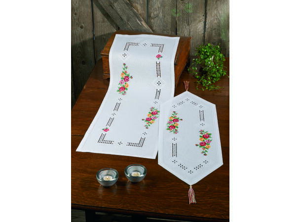 Permin løper, Hardanger med roser