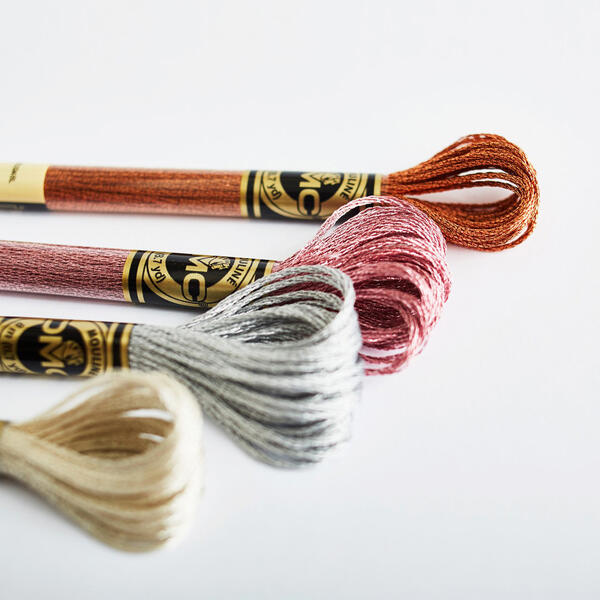 DMC Mouliné Métallisé 8 m, tilgjengelig i flere farger