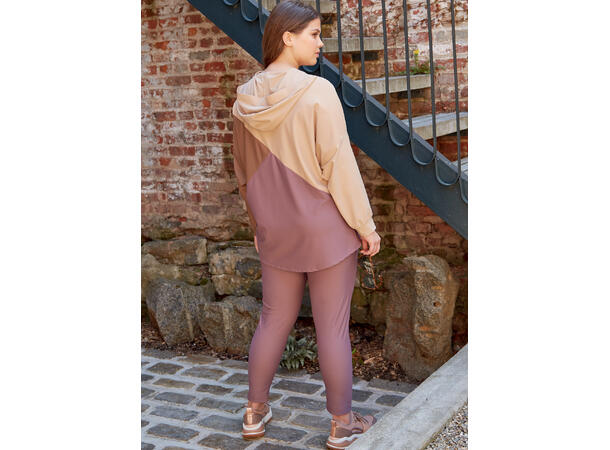 McCall's 8244 - Treningstøy.