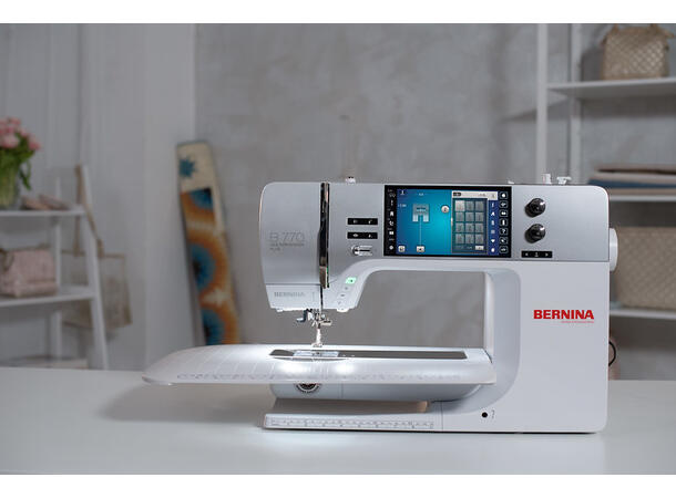 Bernina 770QE PLUS introsett m/broderimodul og oppbevaring