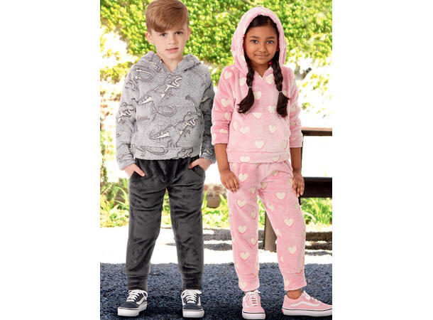 McCall's 8250 - Joggedress barn.