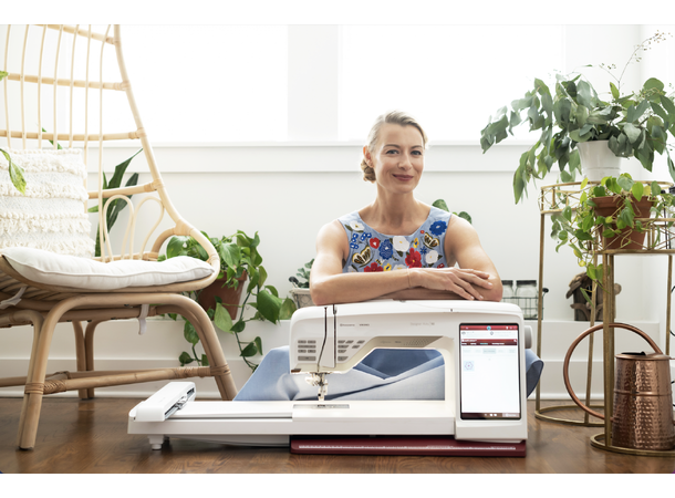 Husqvarna Viking DESIGNER RUBY™ 90