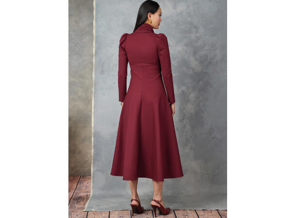 Vogue 1907 - Kjole med drapert hals.