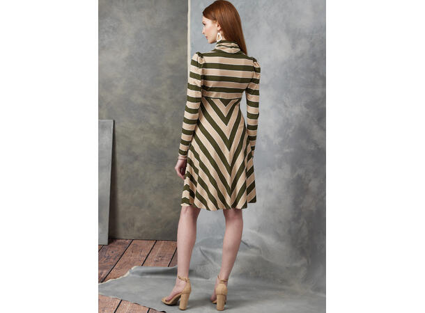 Vogue 1907 - Kjole med drapert hals.