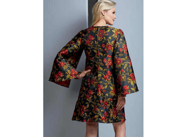 Vogue 9344 -  Kjole med langer ermer.