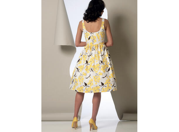 Vogue 9100 - Kjole med prinsessesømmer.