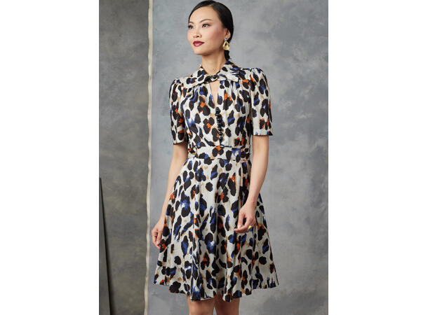 Vogue 1908 - Kjole med knyting i livet.