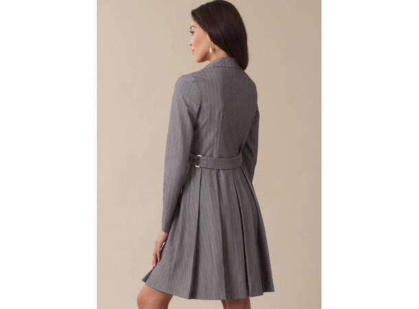 McCall's 8528 - Blazerkjole.