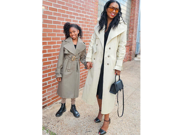 KnowME 2070 - Trench coat.