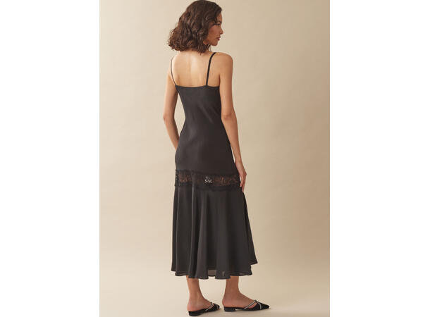 McCall's 8535 - Morgenkåpe og nattkjole.