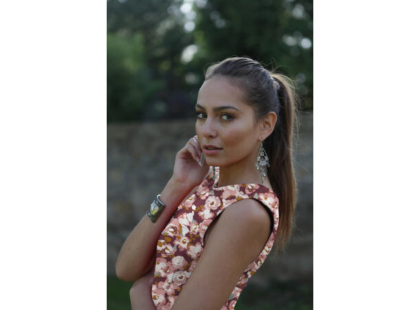 Viskose poplin Blomster - BORDEAUX