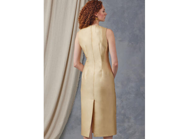 Vogue 2045 - Kjole med brystlomme.