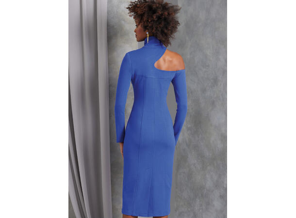 Vogue 1969 - Kjole med skulderdetaljer.