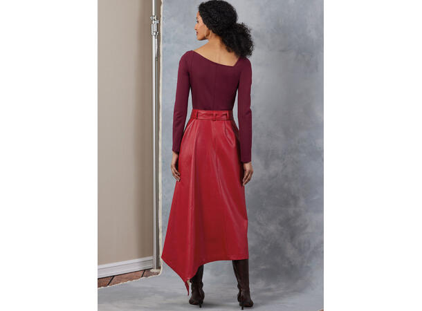 Vogue 2050 - Skjørt med drapert side.