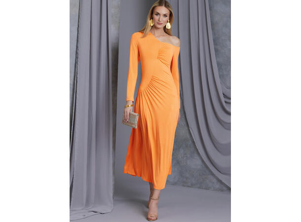 Vogue 1968 - Kjole med skulderdetaljer.