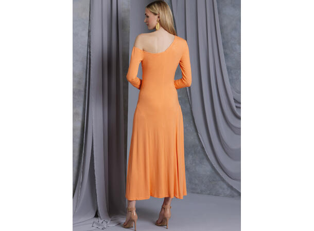 Vogue 1968 - Kjole med skulderdetaljer.