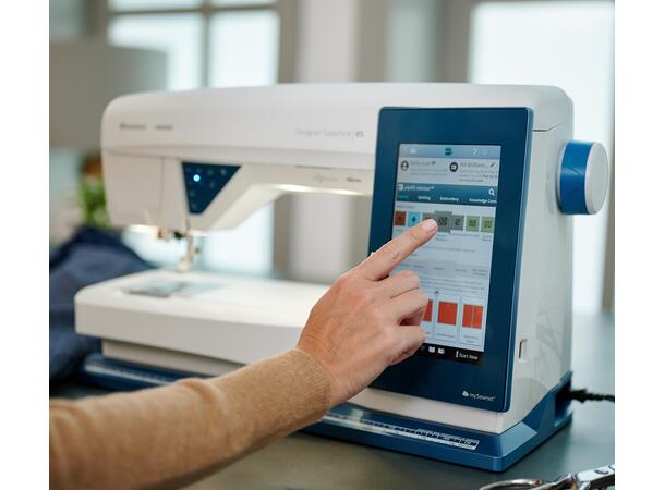 Husqvarna Viking Designer Sapphire 85