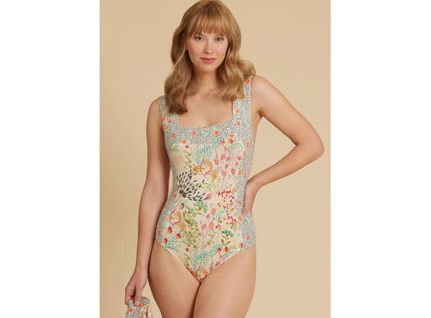 McCall's 8411 - Nattøy til dame.