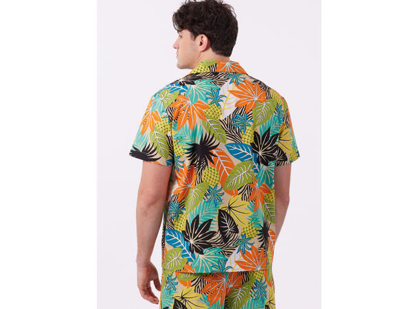 McCall's 8486 - Skjorte og shorts.