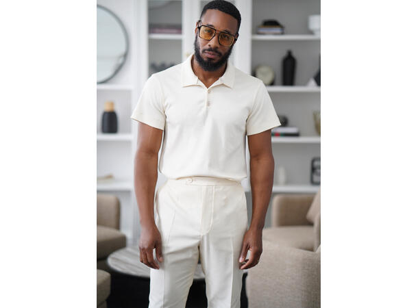 KnowME 2035 - Poloskjorte og bukse til herre.