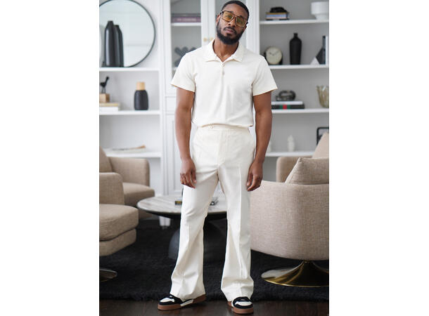 KnowME 2035 - Poloskjorte og bukse til herre.