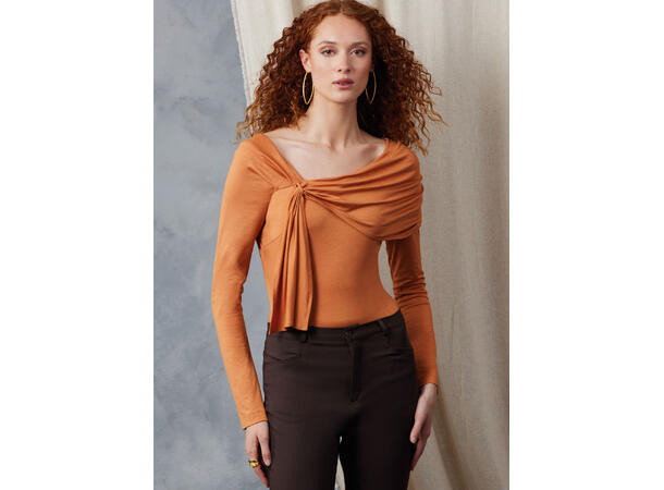 Vogue 2049 - Body med lange ermer.