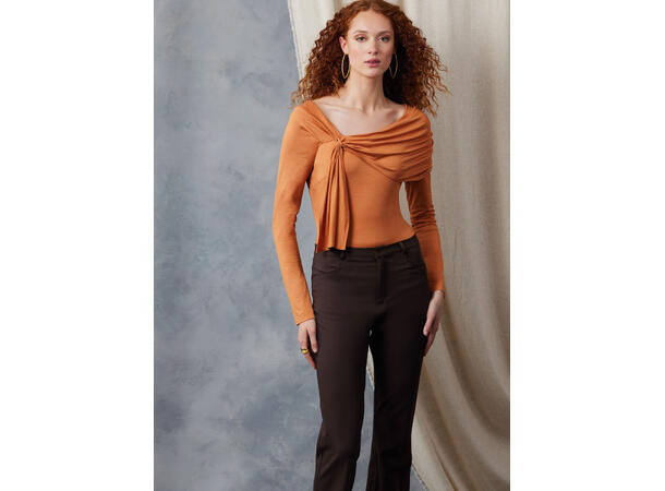 Vogue 2049 - Body med lange ermer.