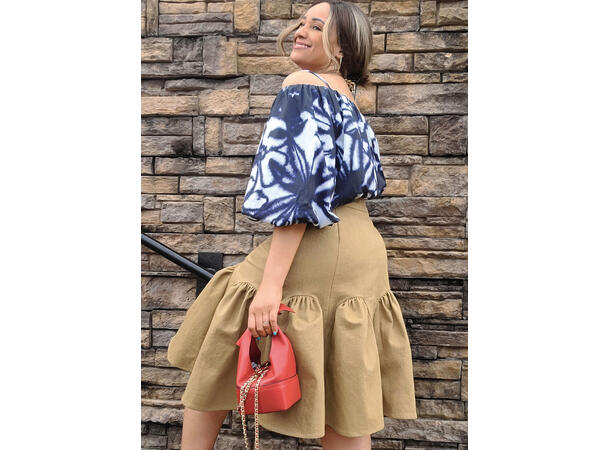 KnowME 2093 - Topp og skjørt.