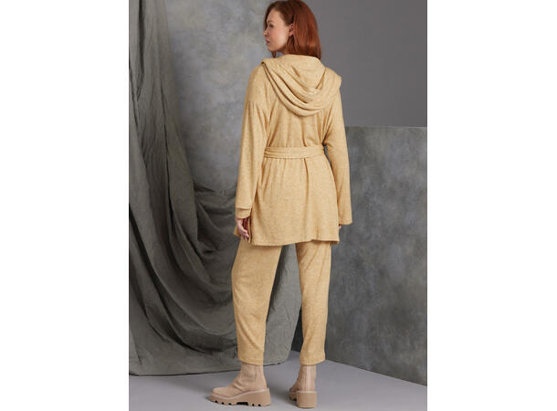 Vogue 1974 - Homewear til dame.