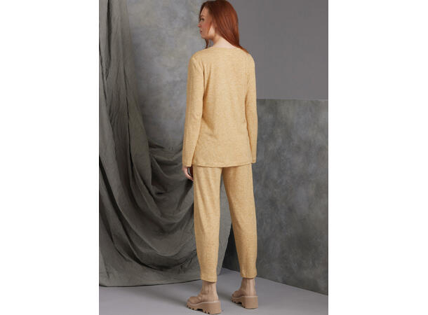 Vogue 1974 - Homewear til dame.